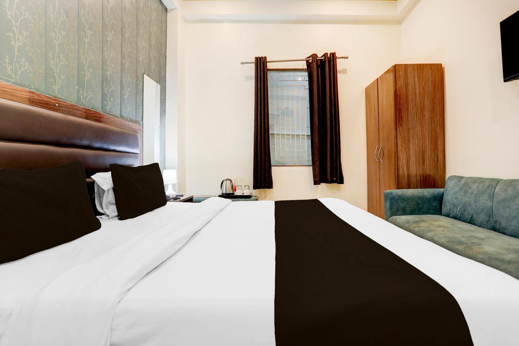 Super Hotel O Sankat Mochan Gandhi Nagar Kakarmatha Buitenkant foto