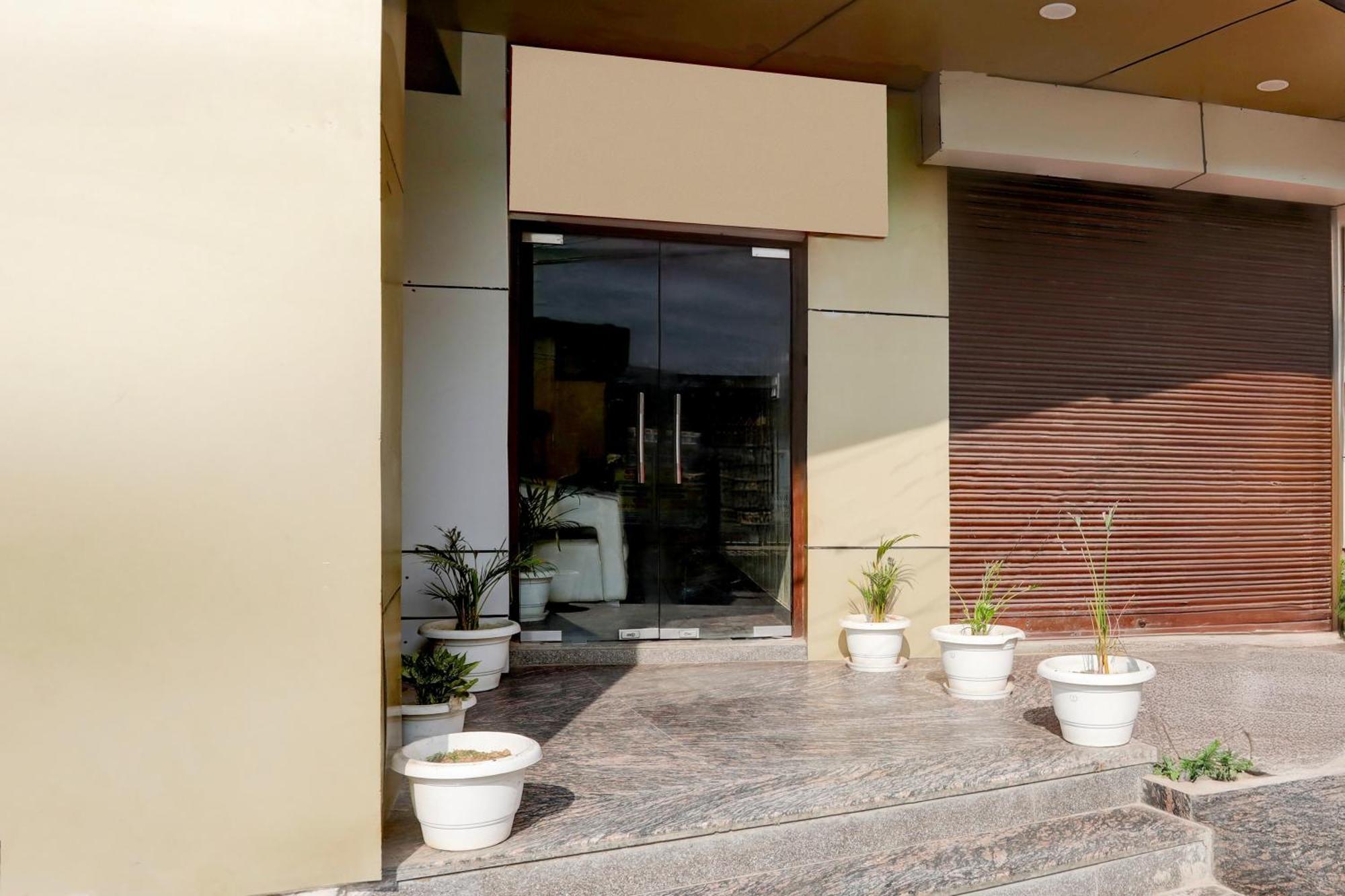 Super Hotel O Sankat Mochan Gandhi Nagar Kakarmatha Buitenkant foto