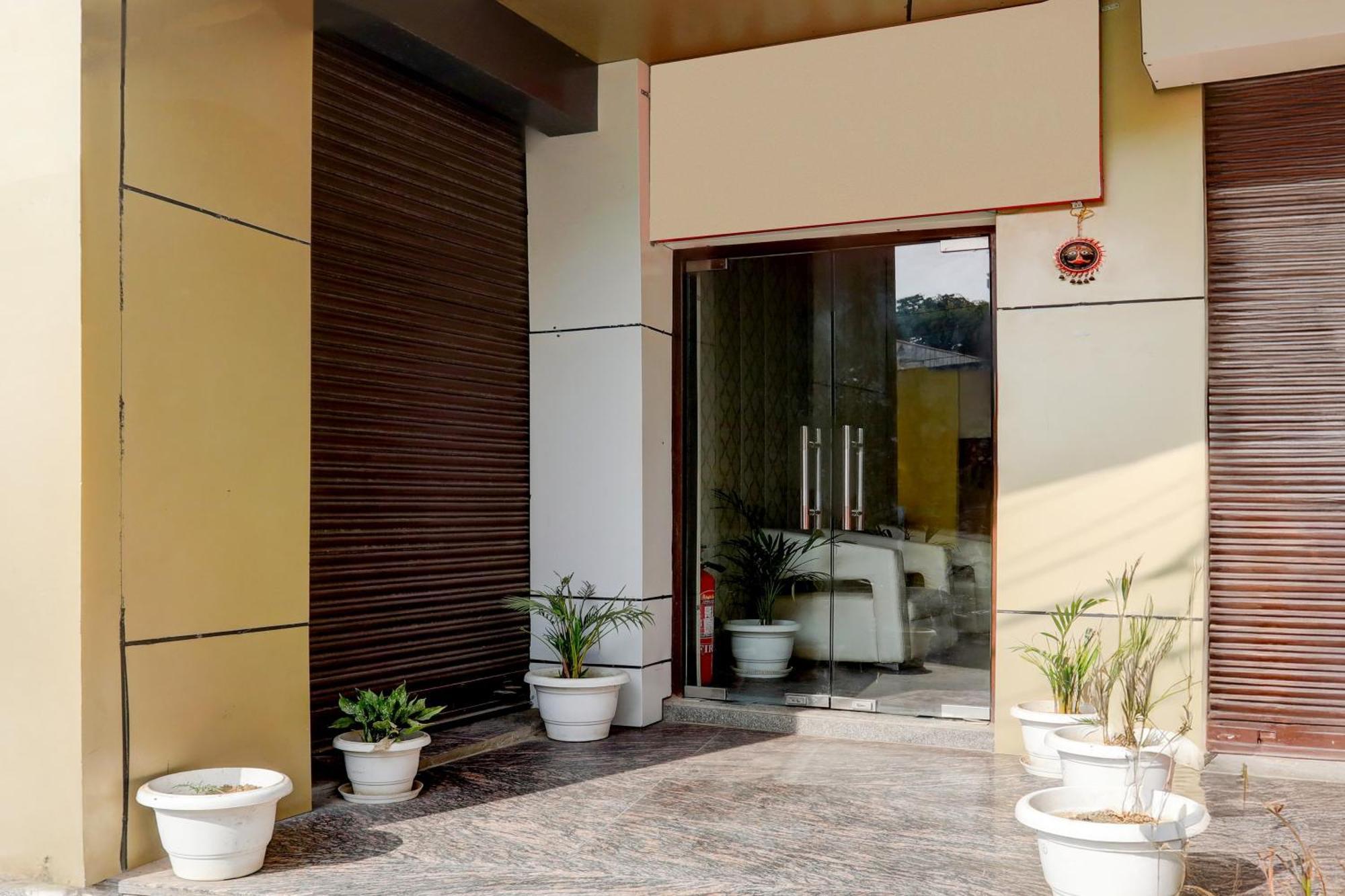 Super Hotel O Sankat Mochan Gandhi Nagar Kakarmatha Buitenkant foto